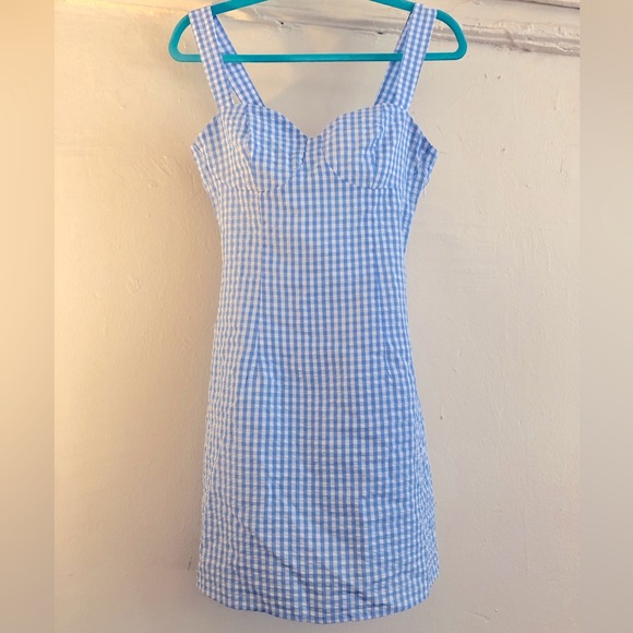 H&M Dresses & Skirts - H&M Mini Dress. Size small. NWT.